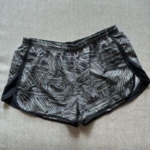 Under Armour running Shorts - L black white